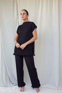 PLEATED OVERSIZED SCALLOP EDGE TOP