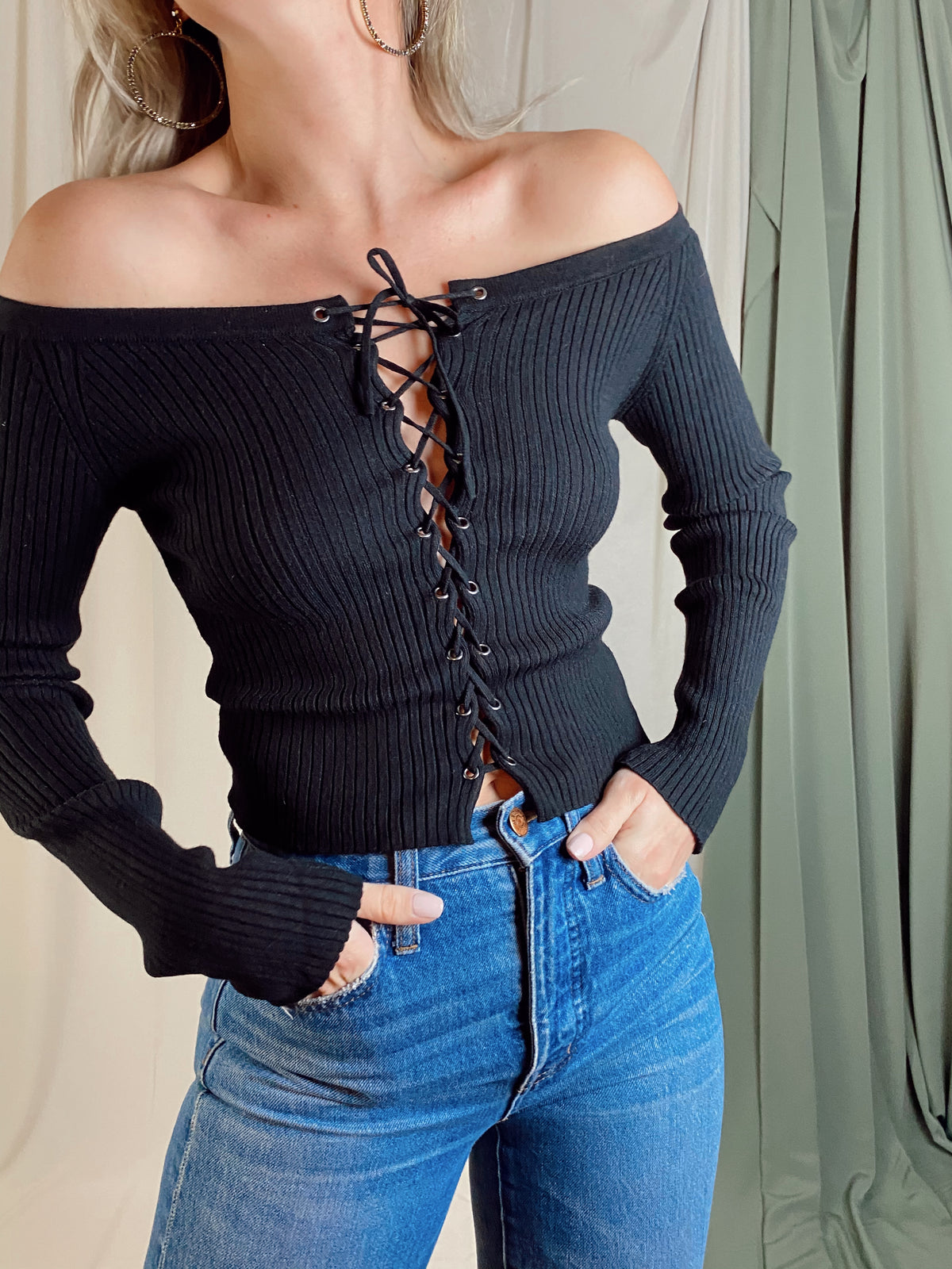 LOAN LACE UP TOP